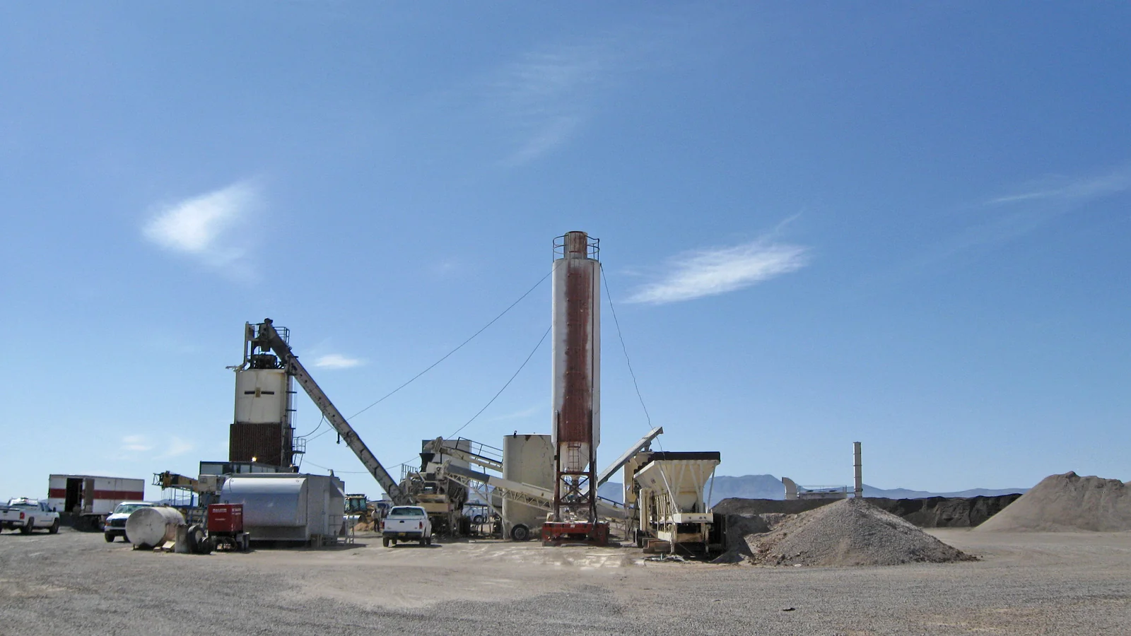 Asphalt mixing plant baghouse filtration application