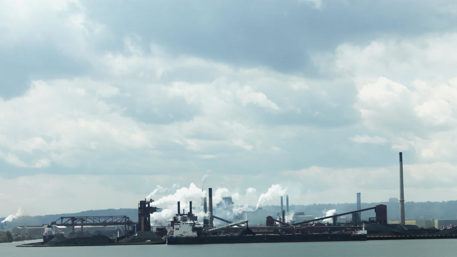 Steel plant high temperature dust filtration application